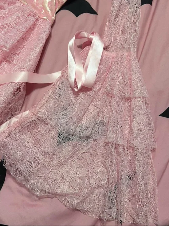 Pink lace princess dress - Picture 2 of 8